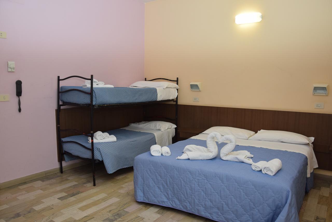 Hotel Annetta リミニ エクステリア 写真