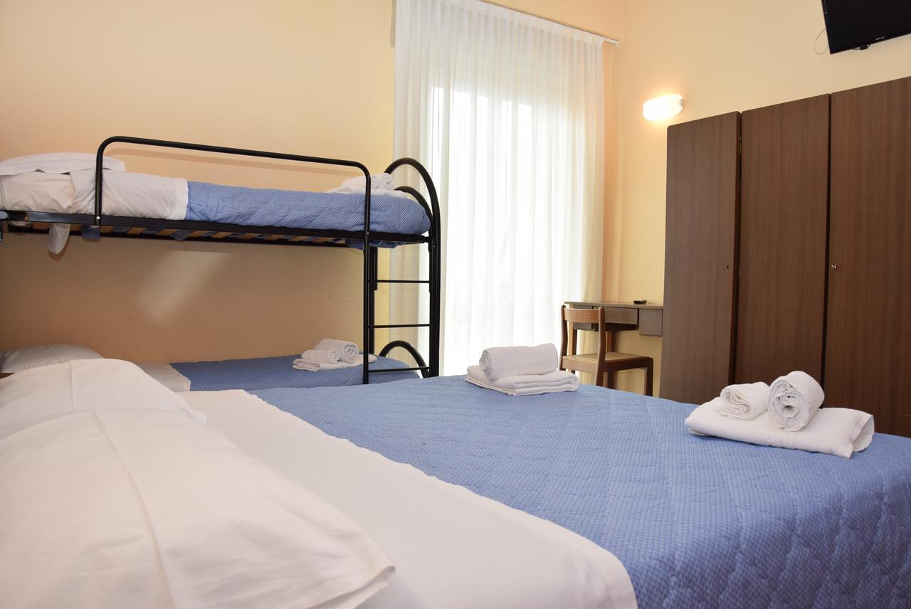 Hotel Annetta リミニ エクステリア 写真