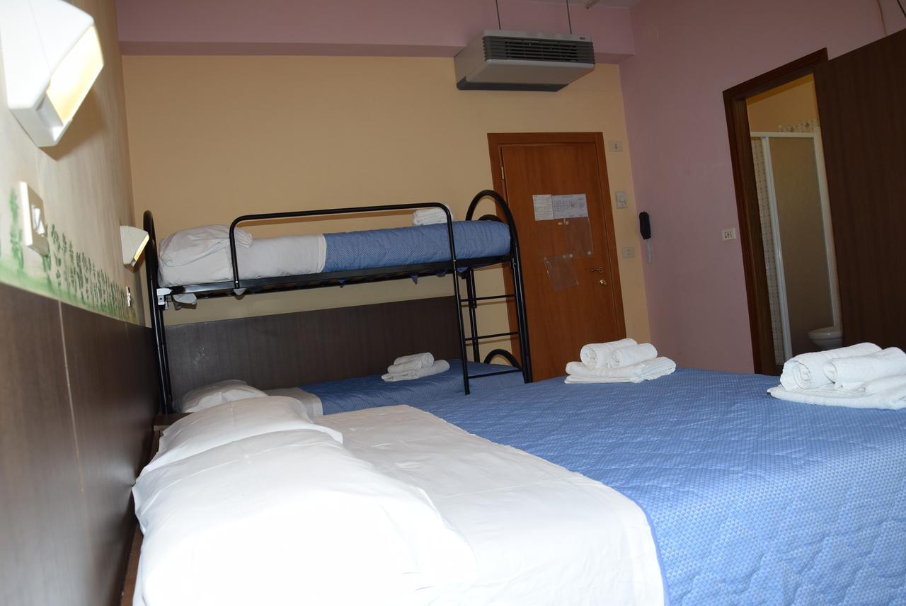 Hotel Annetta リミニ エクステリア 写真